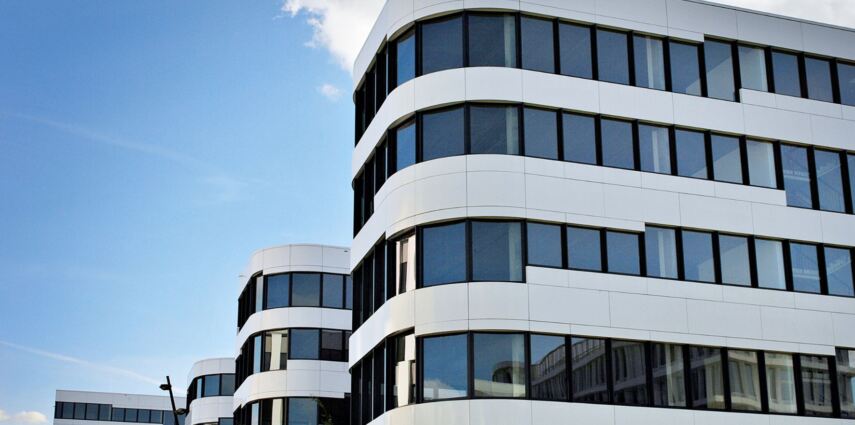 lessor owning the buidling and the business traesch lawyer